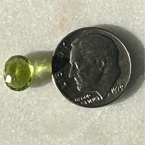 Top Grade 1.85 ct lovely Peridot Ring Size~RQ - Picture 8 of 16